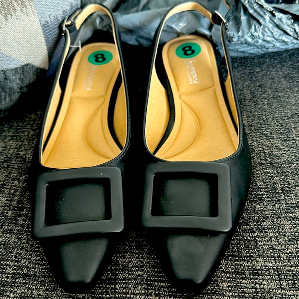 Ladies sling back square heal pump